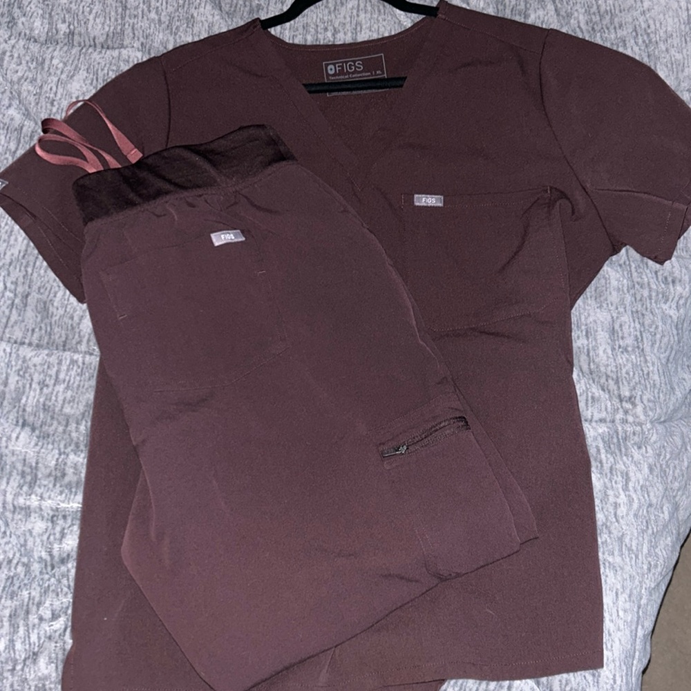 Figs scrubs espresso set high waisted jogger Zamora xl/p & Catarina top xl